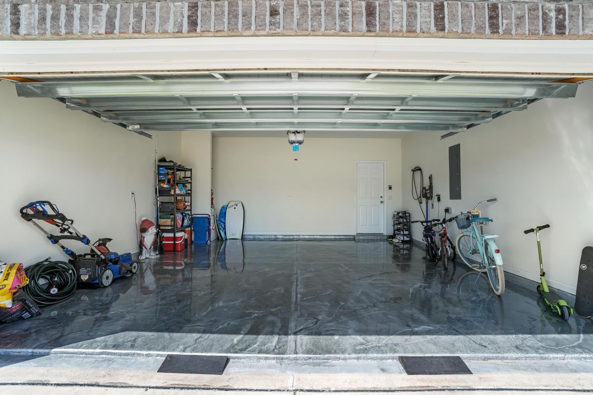 Garage, Interior