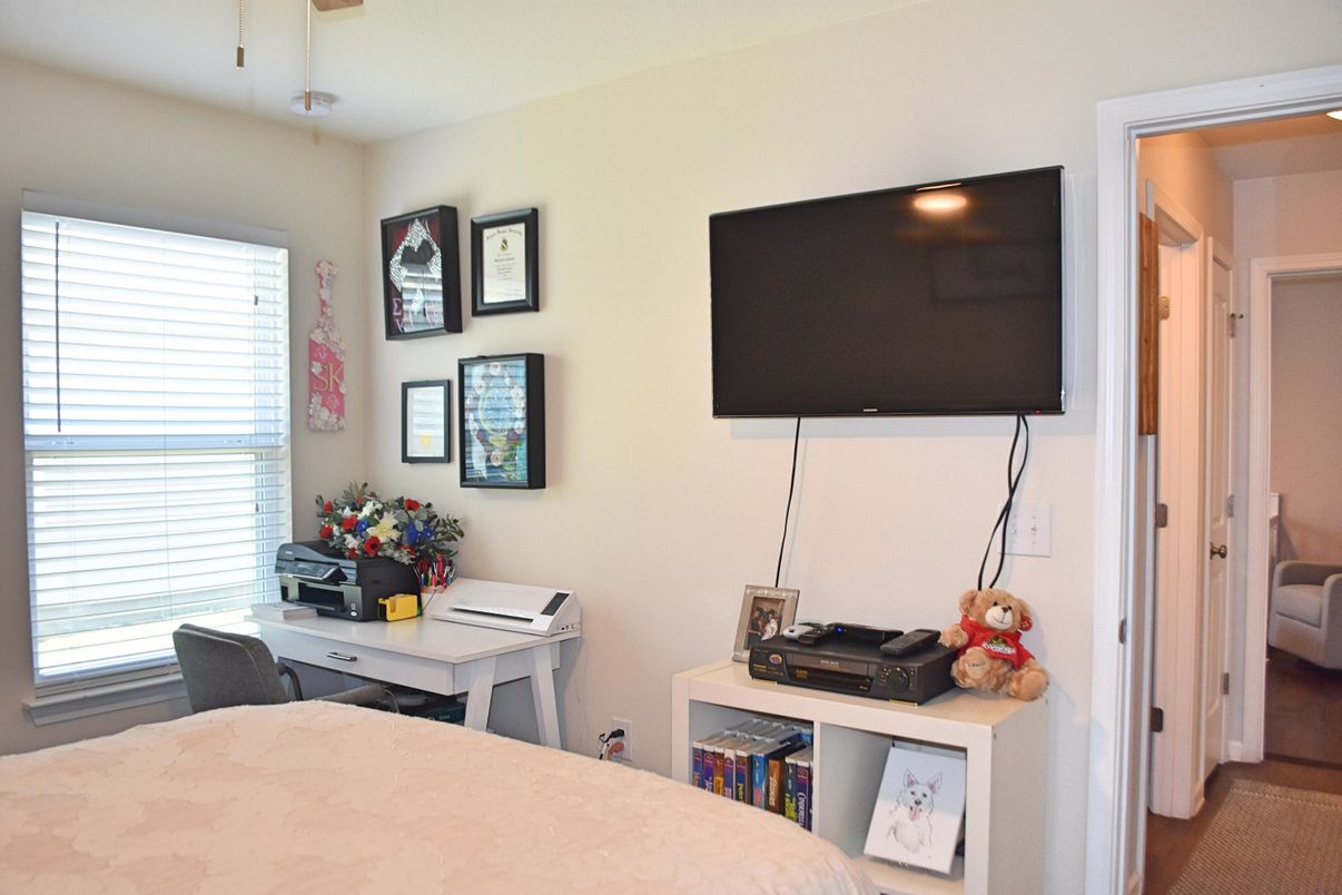 Home Office, Interior