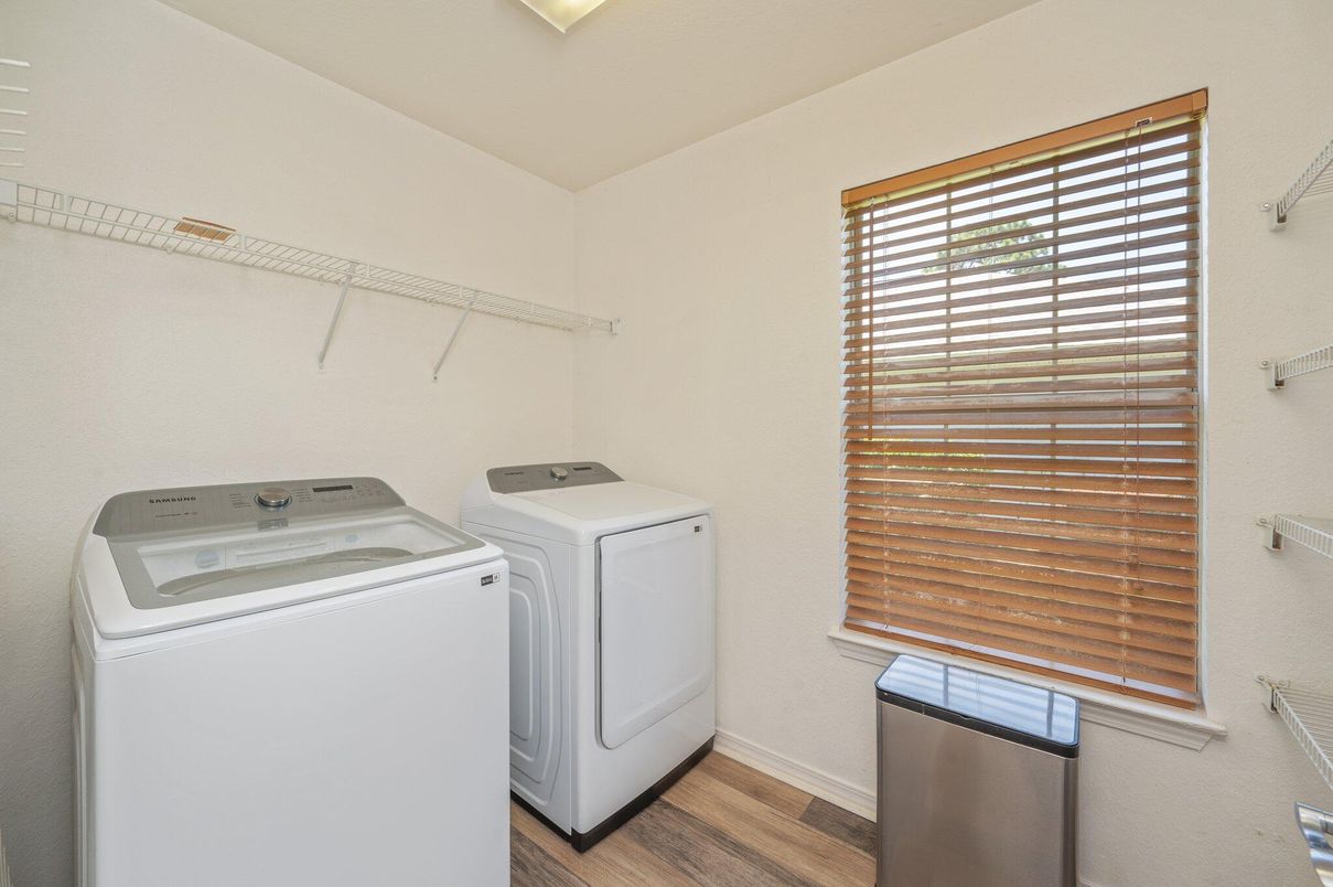 Interior, Washer, Wood Texture Flooring