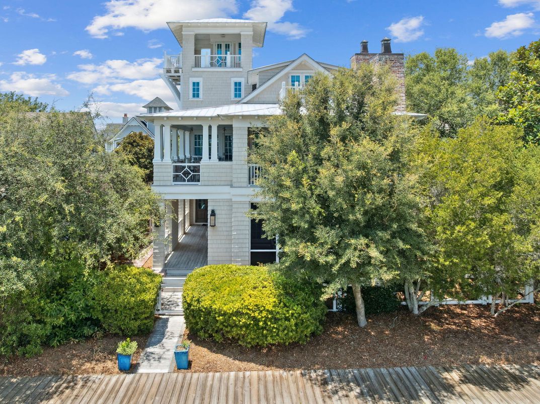 Exterior, Facade, American Foursquare