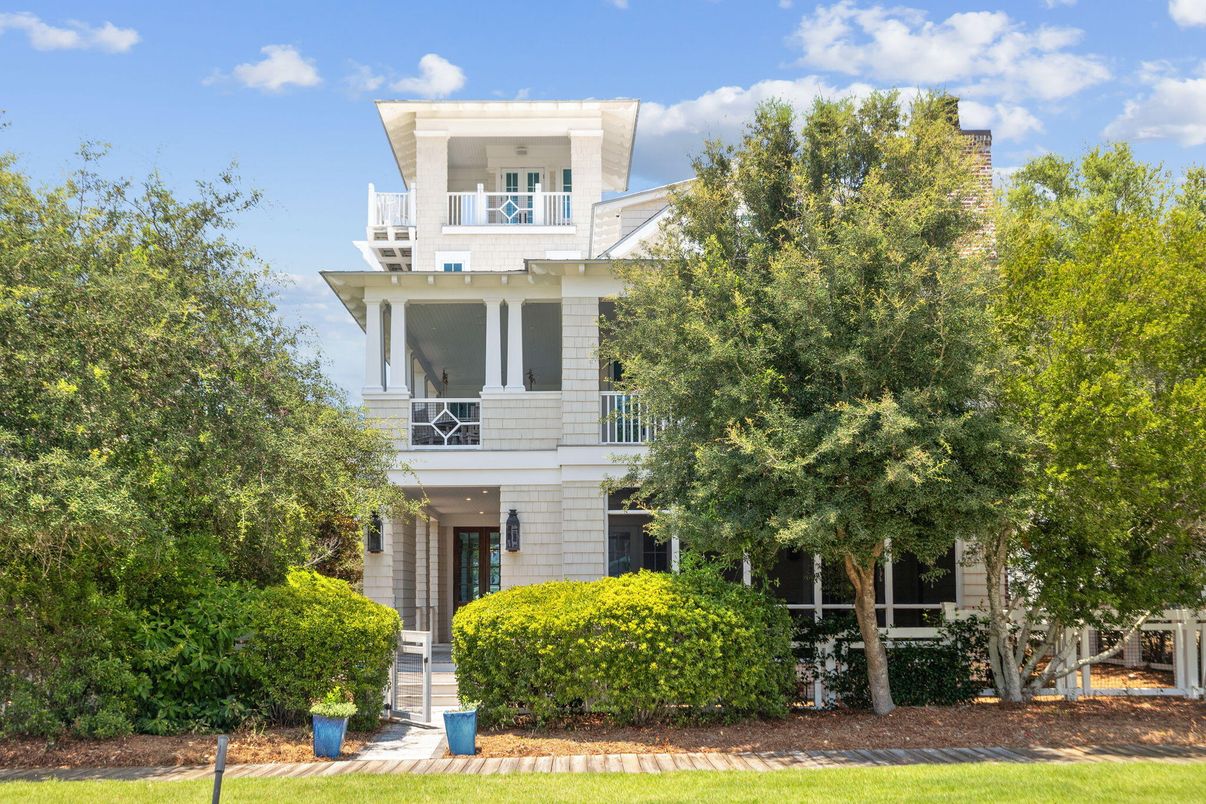 Exterior, Facade, American Foursquare