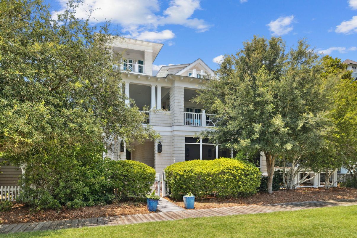 Exterior, Facade, American Foursquare