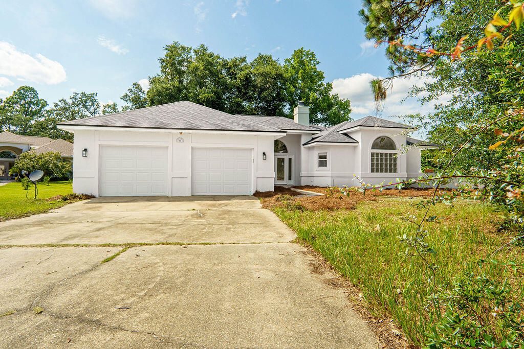 Attached, Exterior, Facade, Ranch