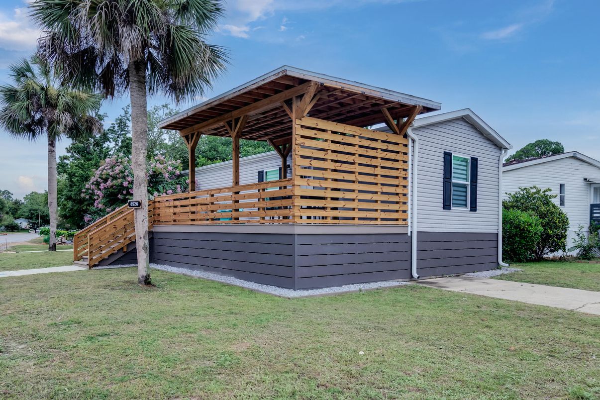 Backyard, Exterior