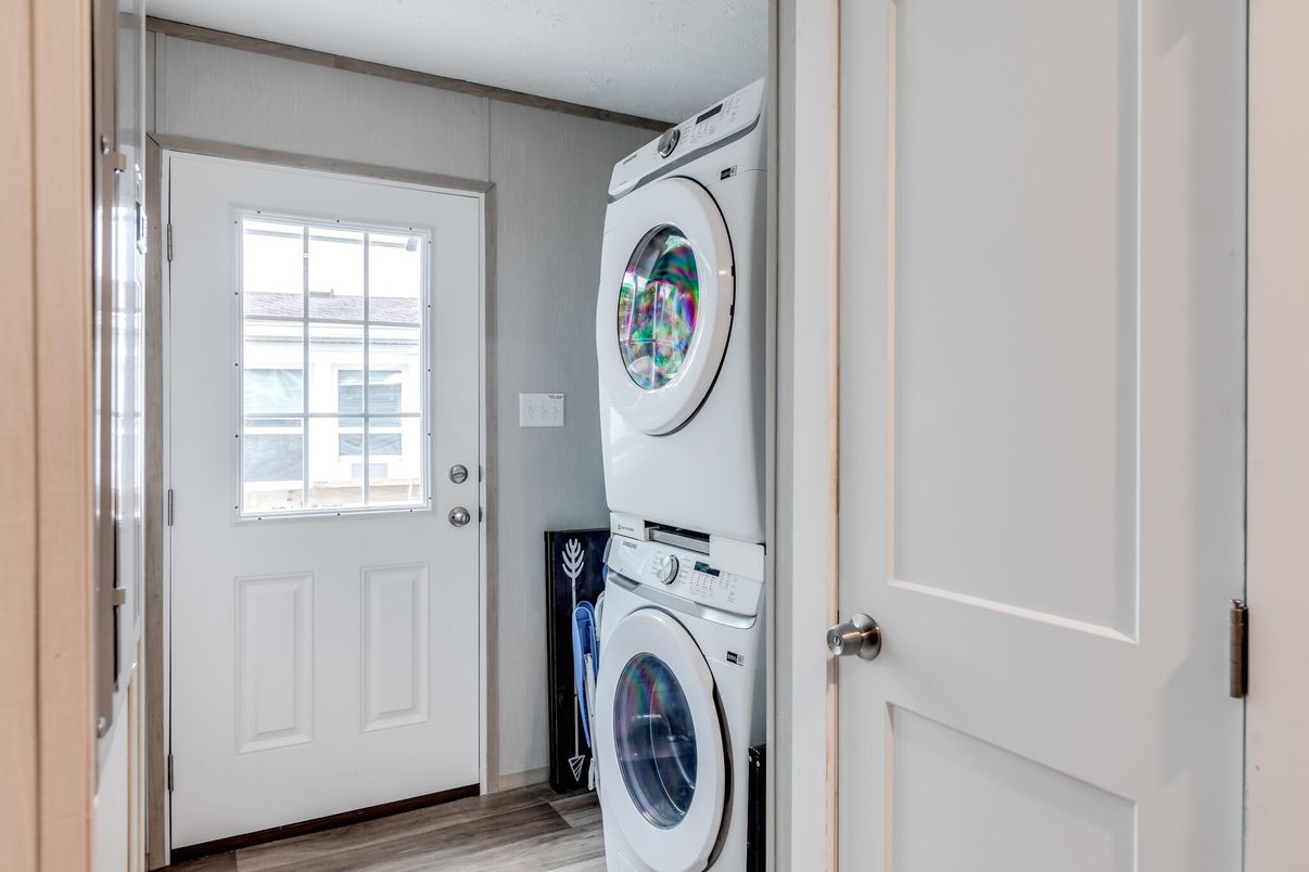 Interior, Utility Closets, Washer, Wood Texture Flooring