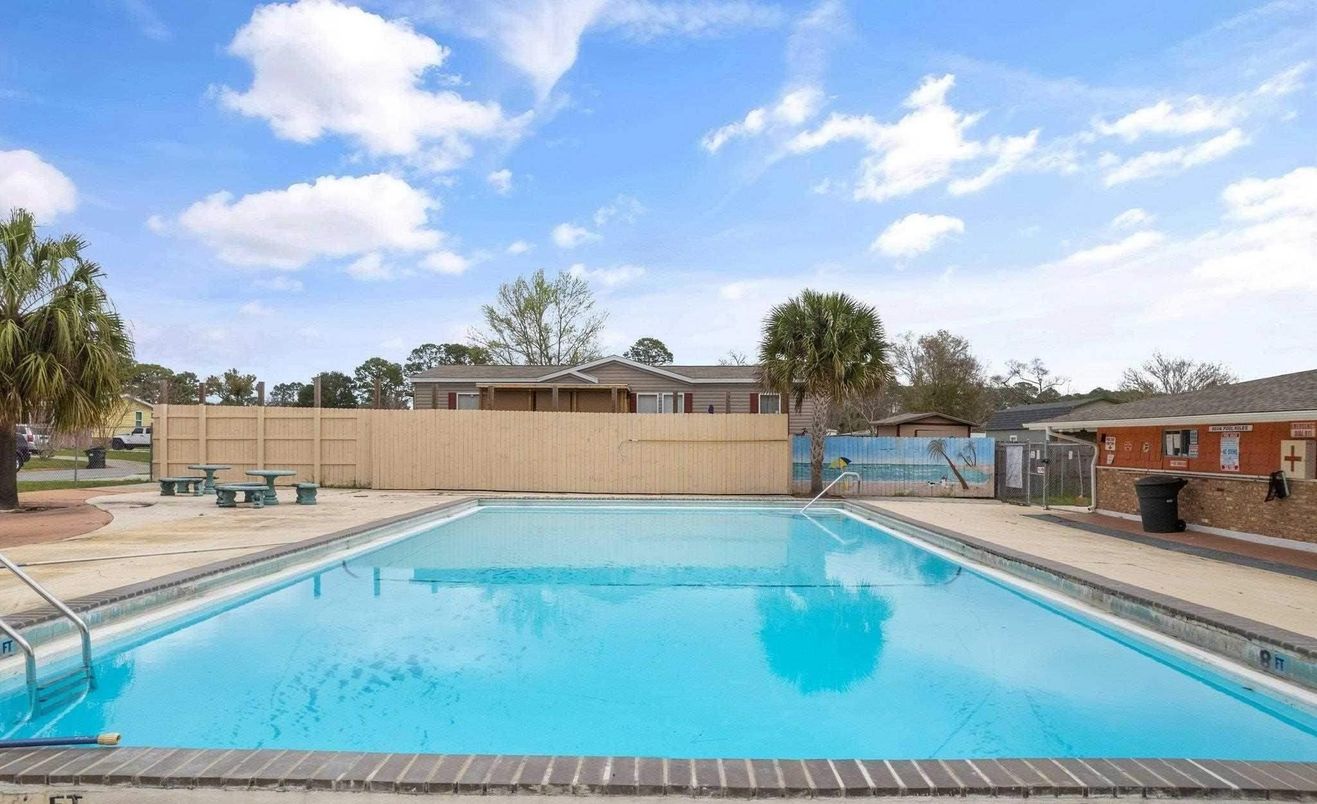 Exterior, Pool