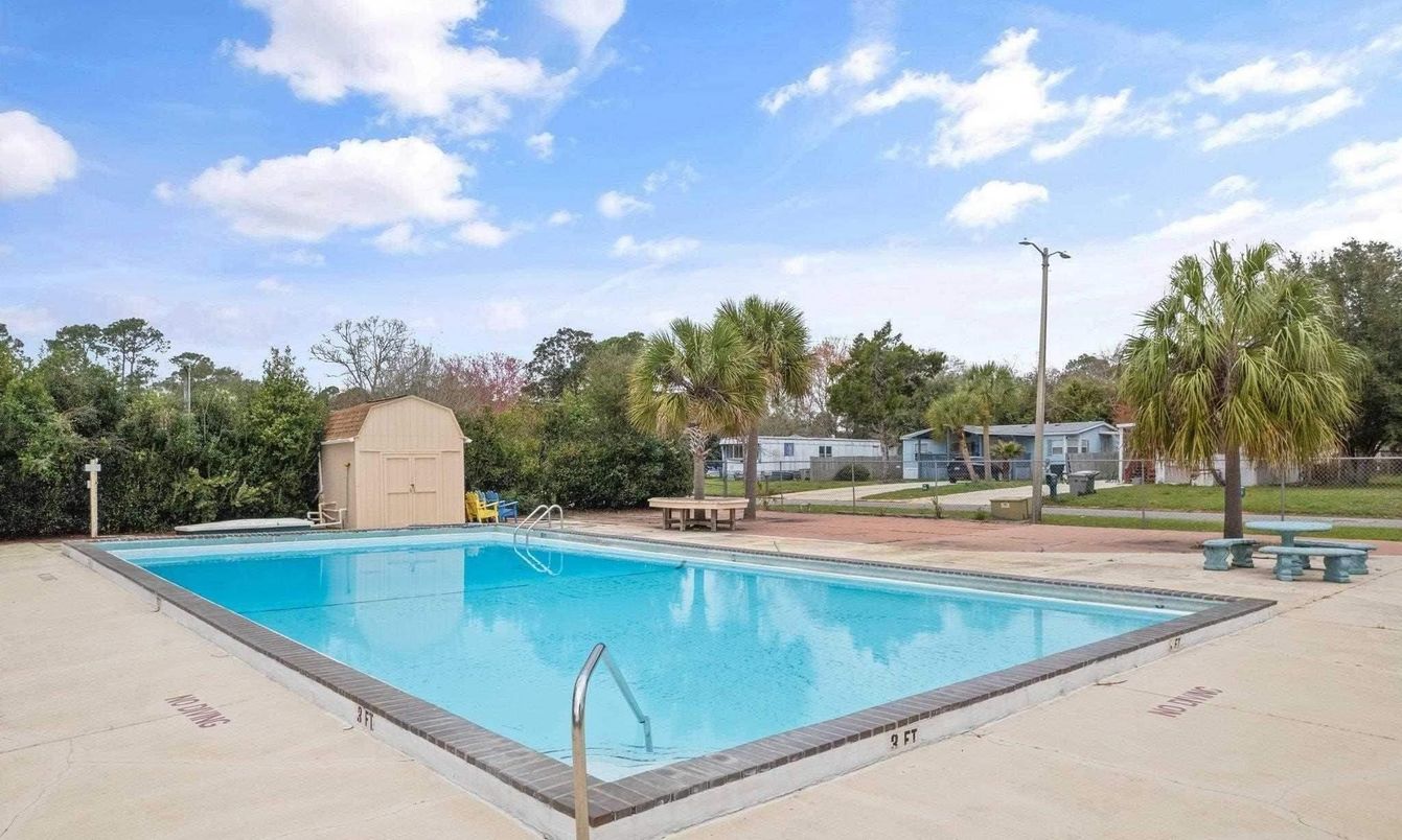 Exterior, Pool