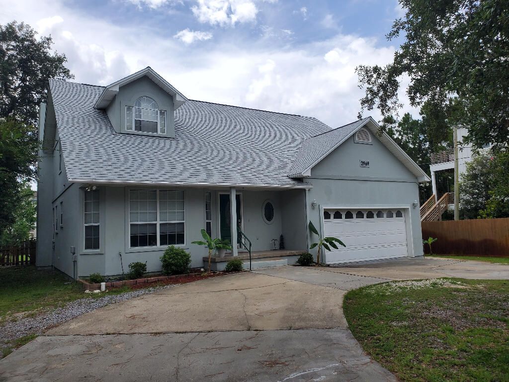 Attached, Exterior, Facade, Farmhouse