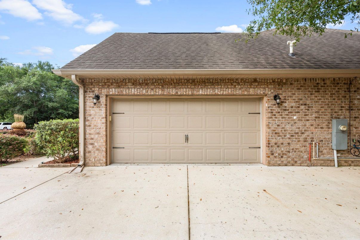 Detached Garage, Exterior