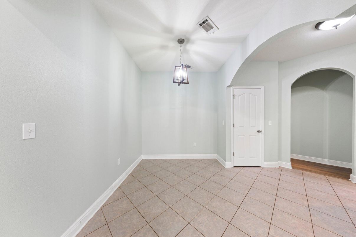 Empty room, Interior, Pendant Lights