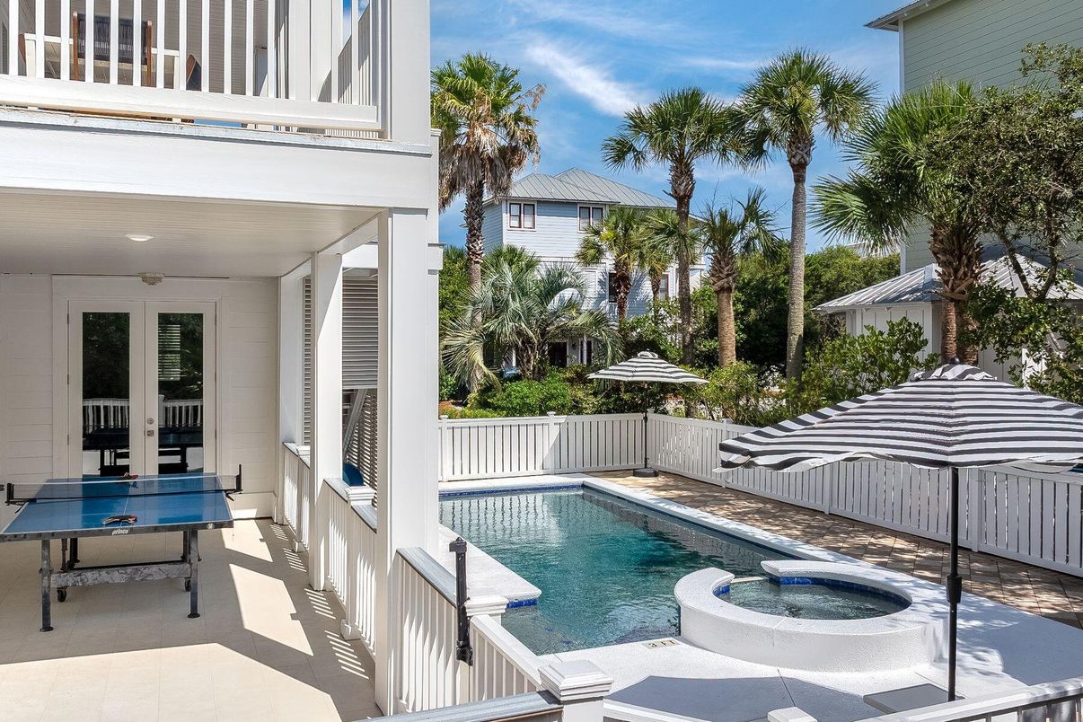 Exterior, Pool