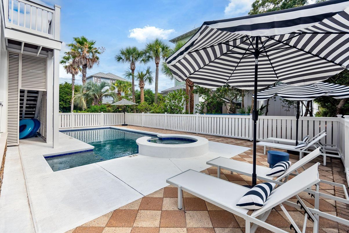 Exterior, Pool