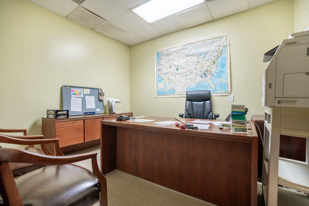 Home Office, Interior