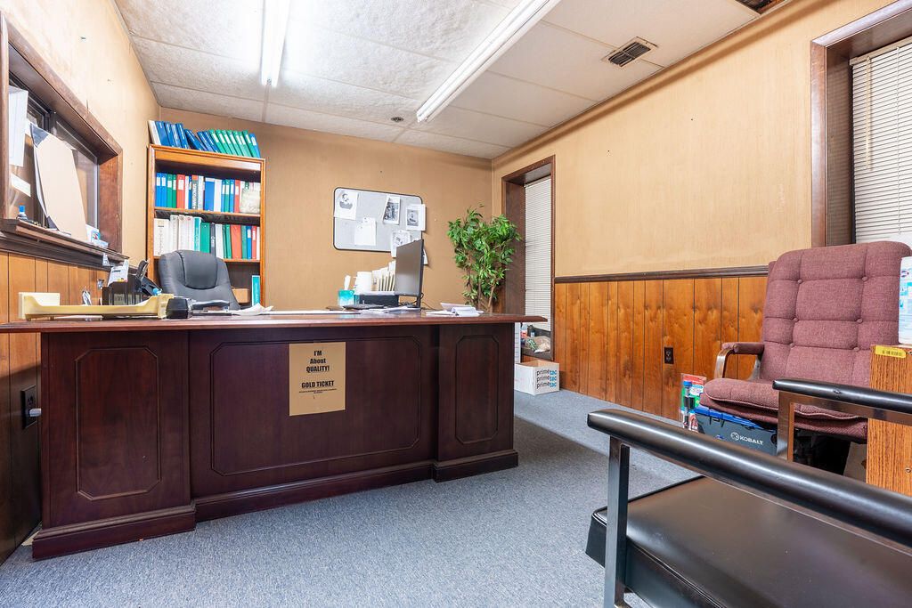 Home Office, Interior