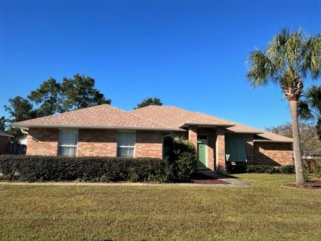 Backyard, Exterior, Facade, Brick Facade, Ranch