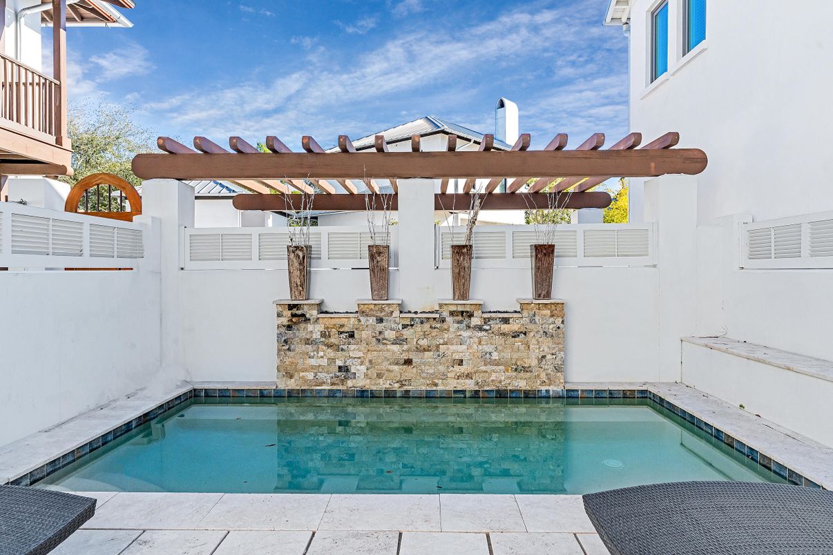 Exterior, Pool