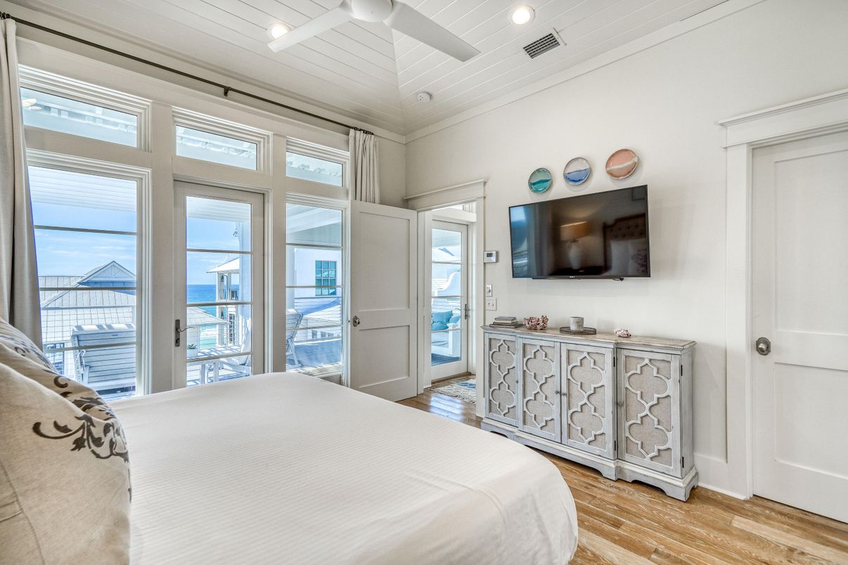 Bedroom, Interior, Recessed Lighting, Water, Wood Texture Flooring