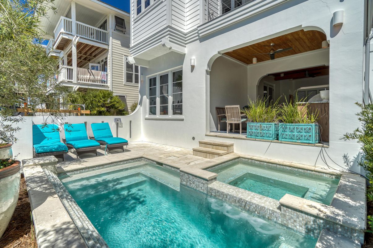 Exterior, Pool