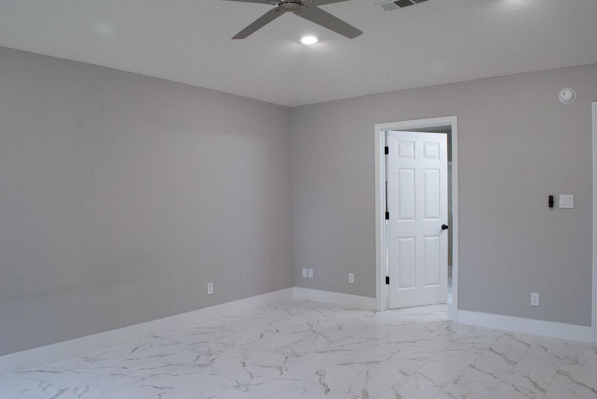 Empty room, Interior, Marble, Recessed Lighting