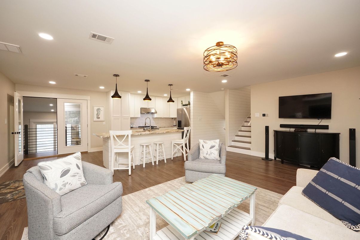 Dining room, Interior, Kitchen, Living room, Pendant Lights, Recessed Lighting, Stainless Steel Appliances, Wood Texture Flooring