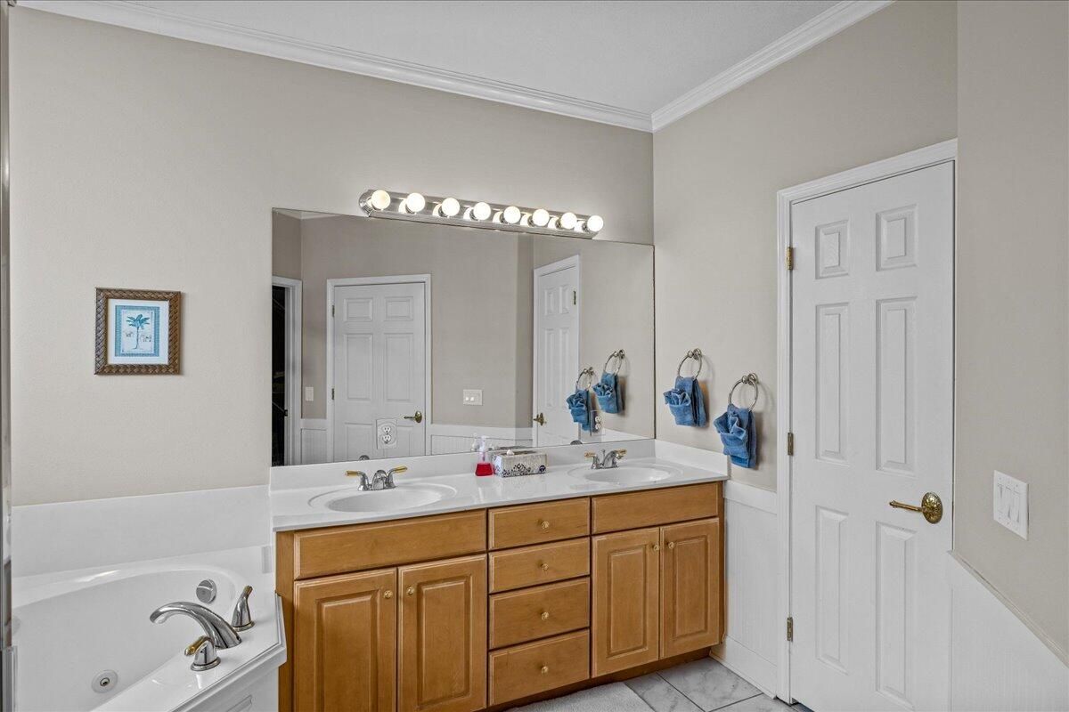 Bathroom, Dual Sink Vanities, Interior