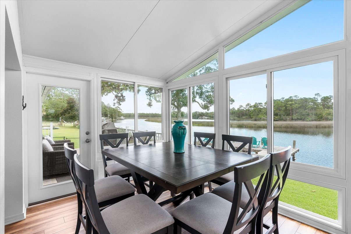 Dining room, Interior, Sun Room, Water, Wood Texture Flooring