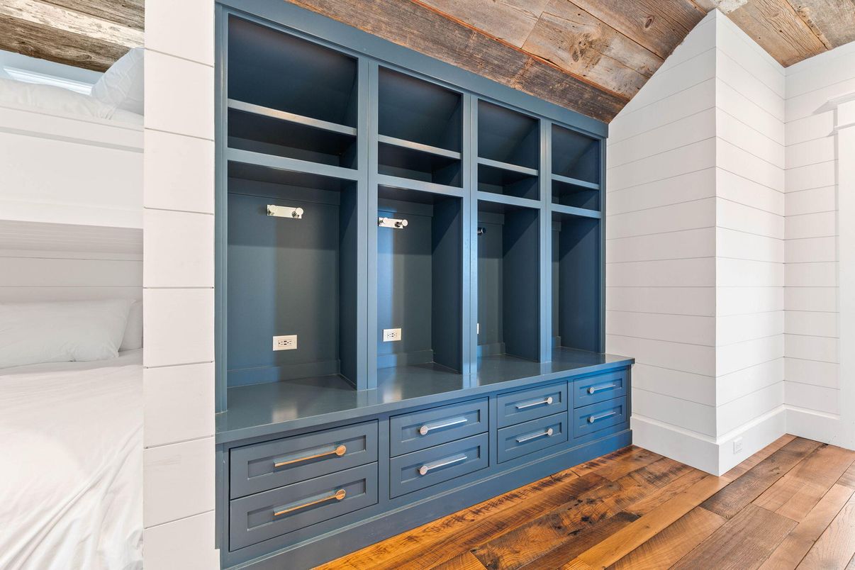 Interior, Walk-in Closets, Wood Texture Flooring