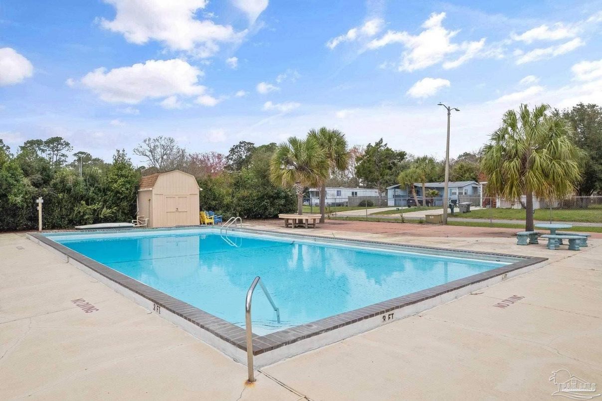 Exterior, Pool