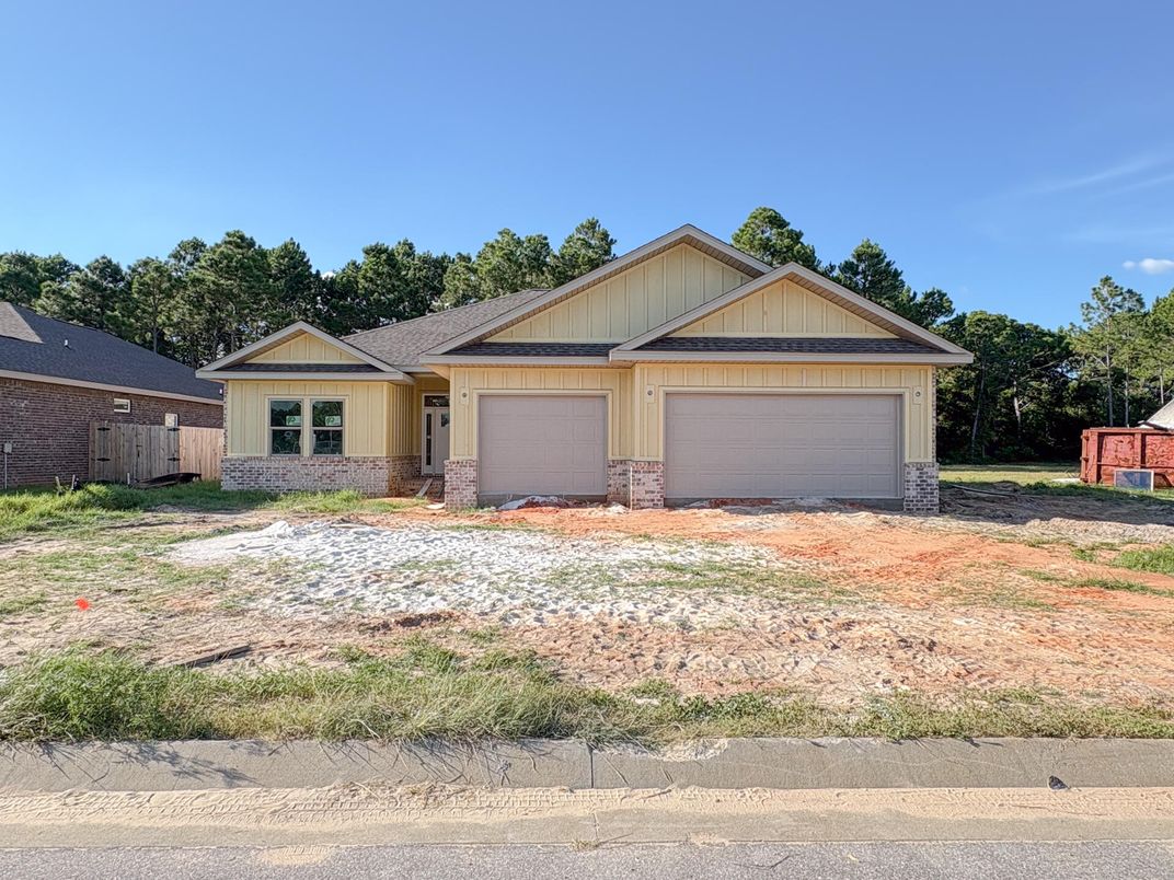 Attached, Exterior, Facade, Ranch