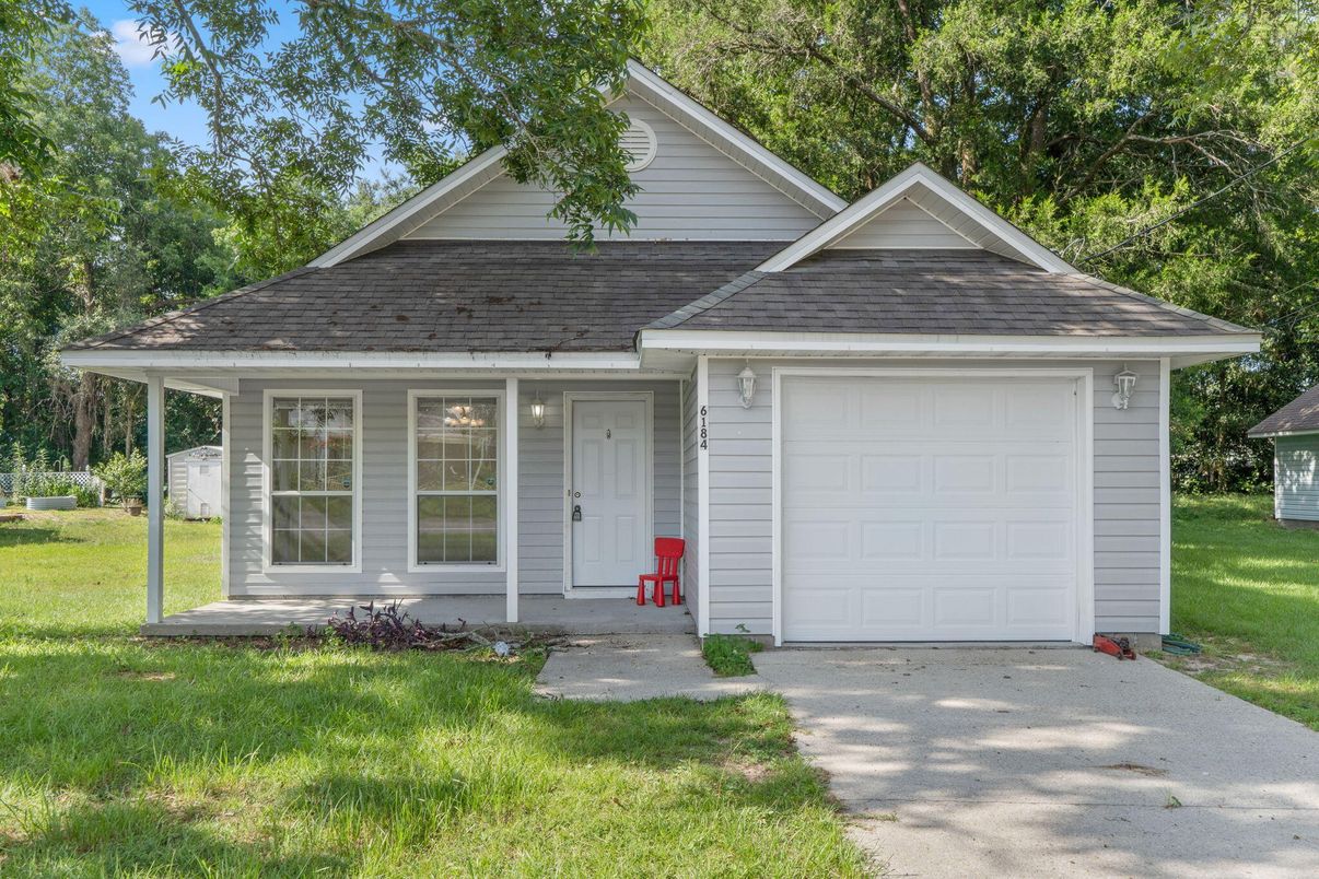 Attached, Exterior, Facade, Ranch