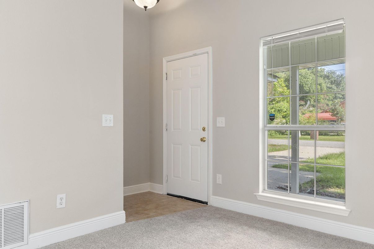 Empty room, Interior