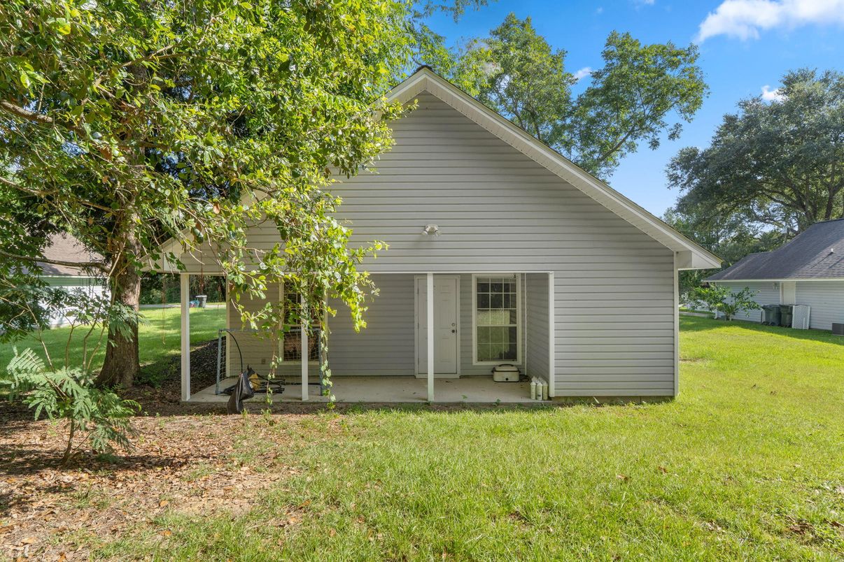Backyard, Exterior