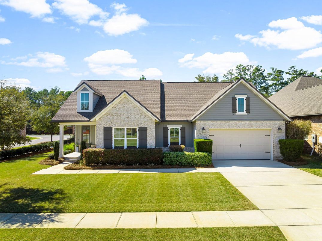 Attached, Exterior, Facade, Ranch