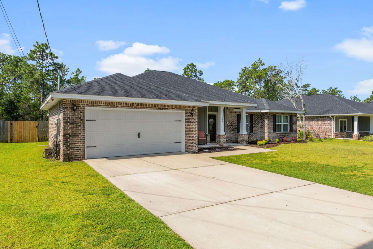 Attached, Exterior, Facade, Brick Facade, Ranch