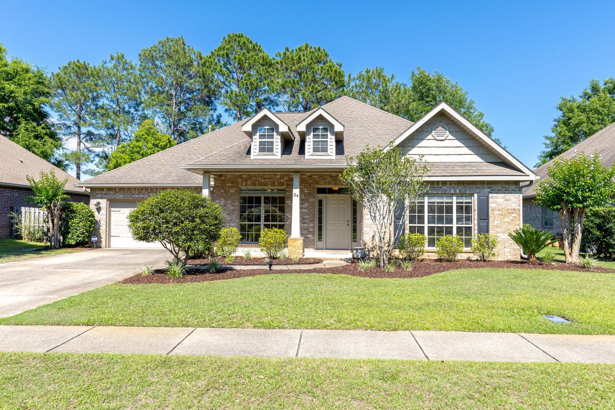 Attached, Exterior, Facade, Ranch