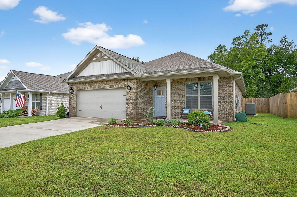 Attached, Exterior, Facade, Brick Facade, Ranch