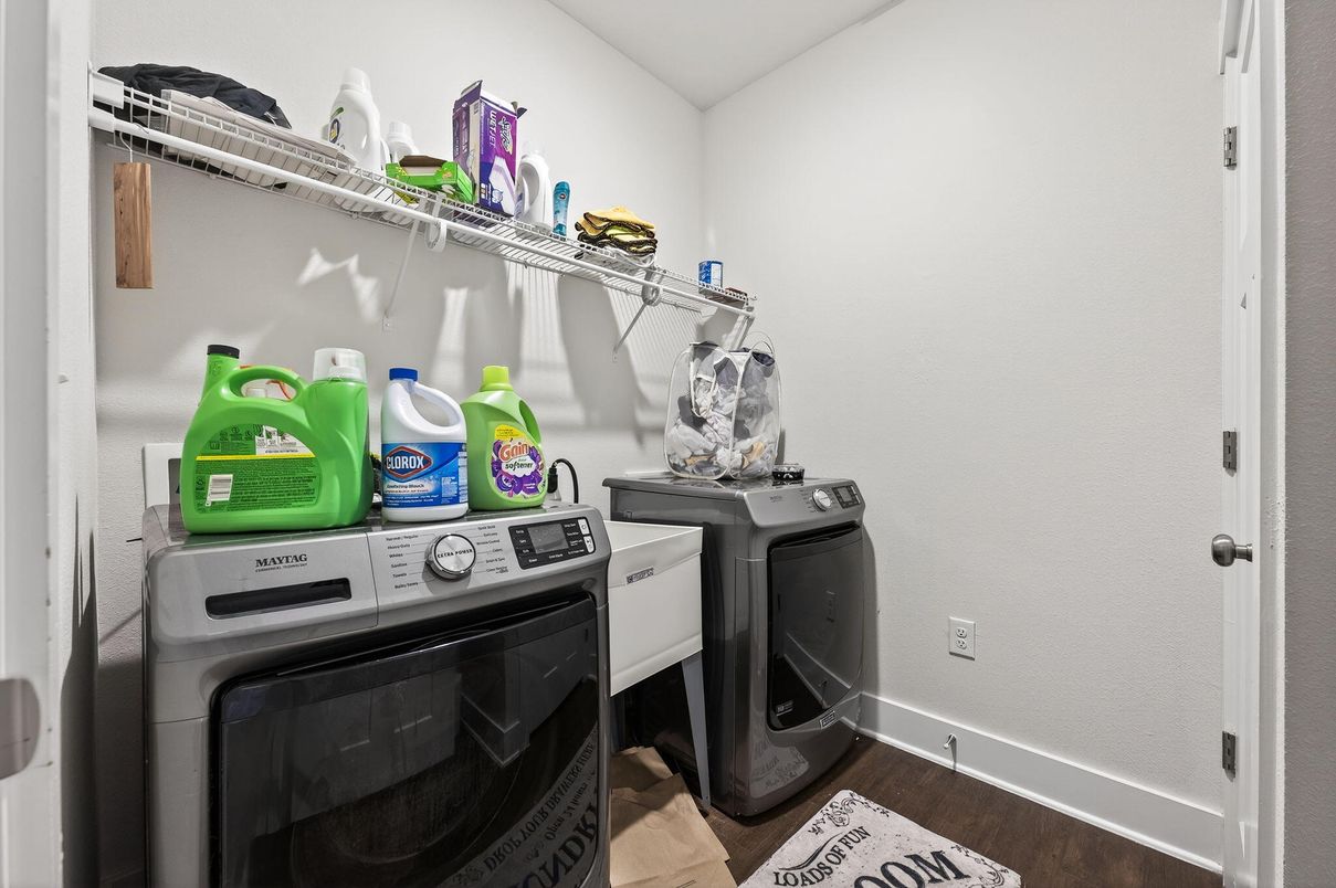 Interior, Washer, Wood Texture Flooring