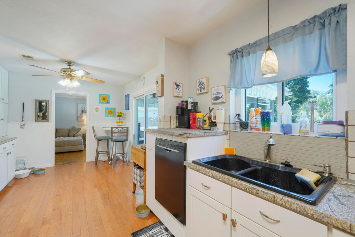 Dining room, Interior, Kitchen, Pendant Lights, Wood Texture Flooring