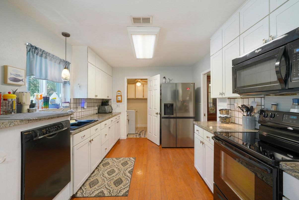 Interior, Kitchen, Pendant Lights, Wood Texture Flooring
