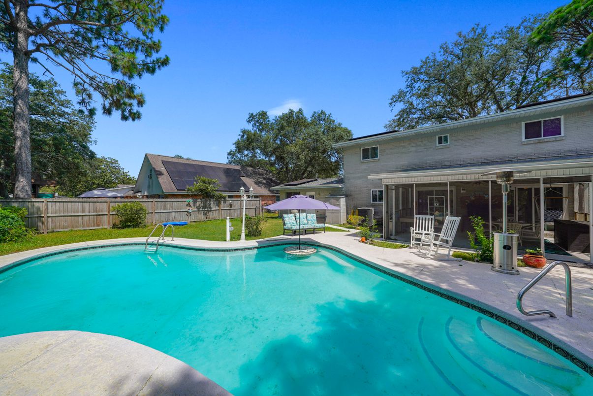 Exterior, Pool