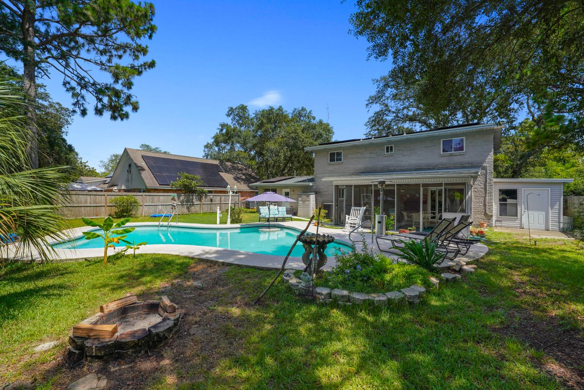 Exterior, Pool