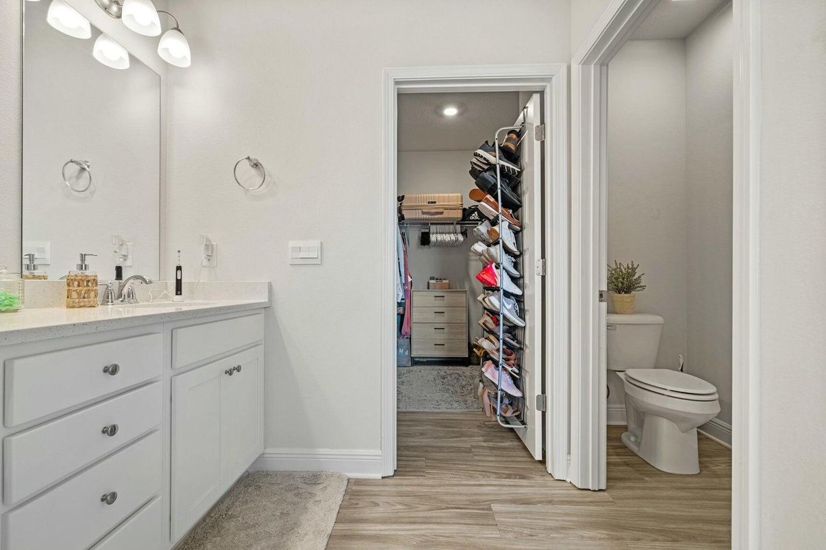 Bathroom, Interior, Recessed Lighting, Walk-in Closets, Wood Texture Flooring