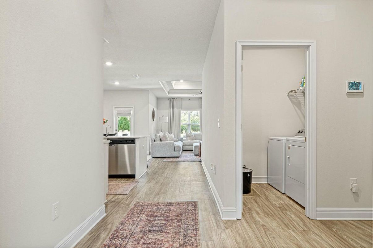 Interior, Recessed Lighting, Washer, Wood Texture Flooring