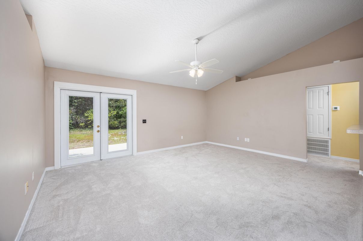 Empty room, Interior