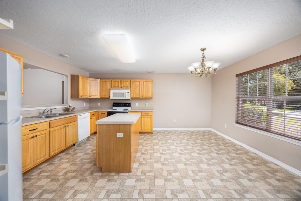 Chandelier, Interior, Kitchen