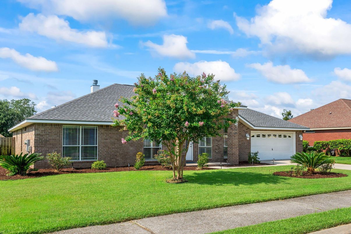 Attached, Exterior, Facade, Brick Facade, Ranch