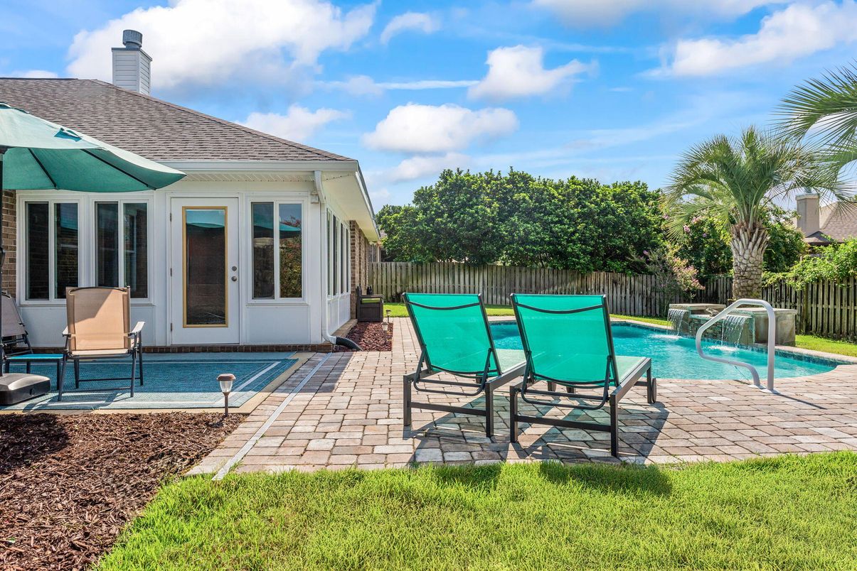 Exterior, Pool