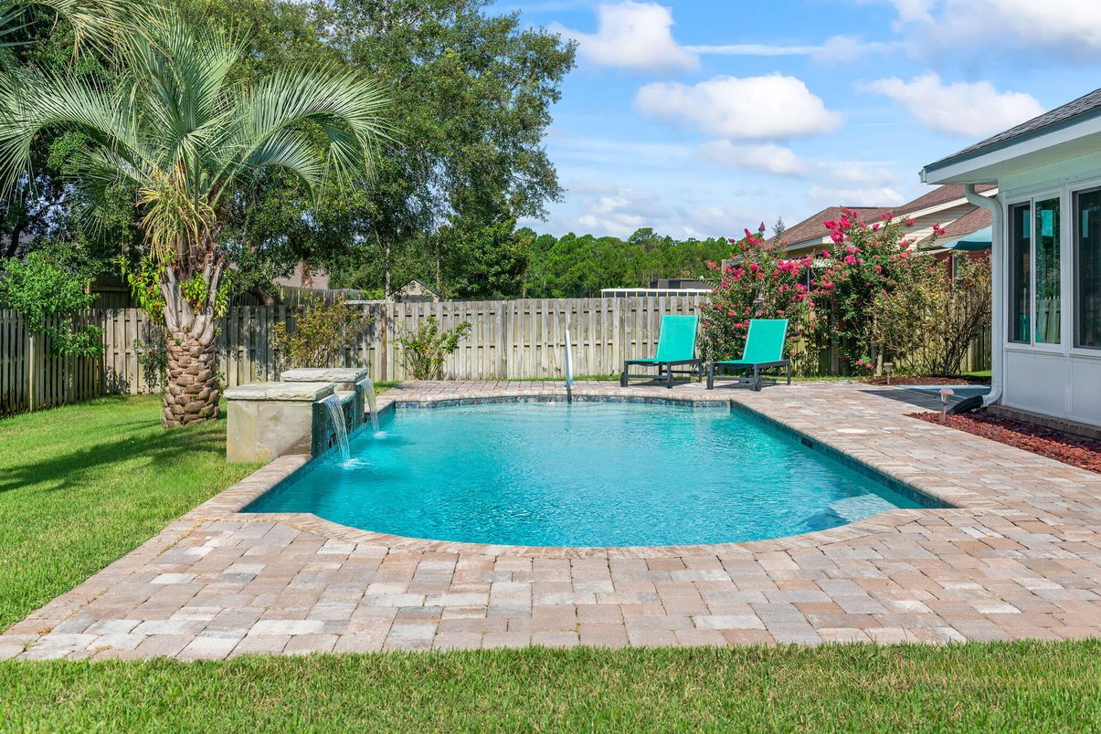 Exterior, Pool