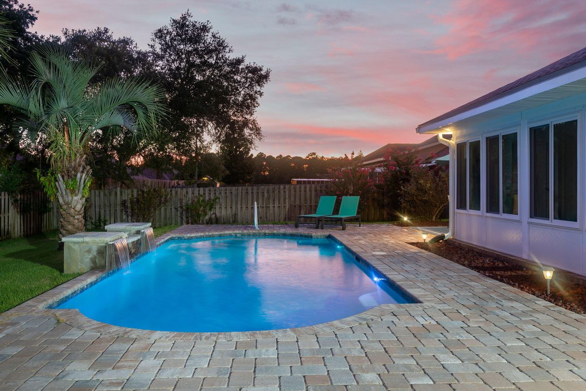 Exterior, Pool