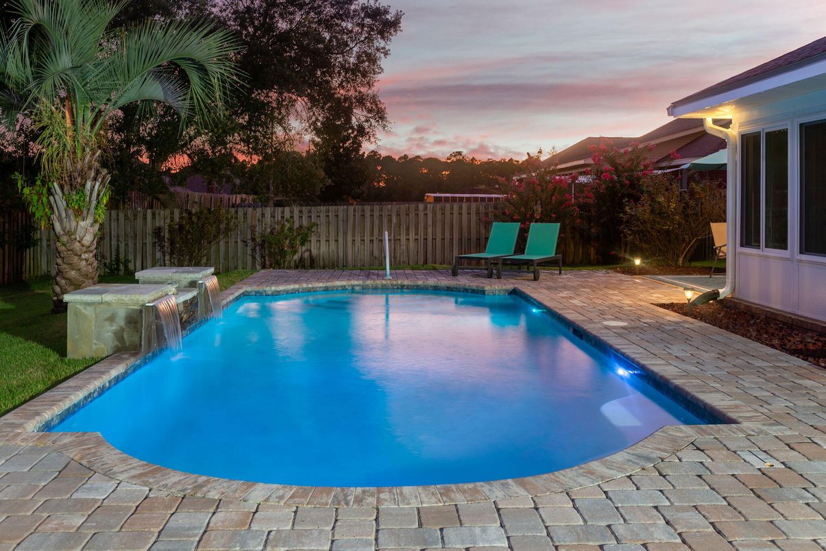Exterior, Pool
